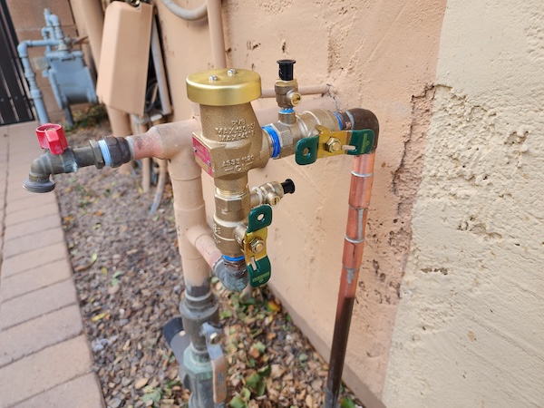 Home-water-pressure-regulator