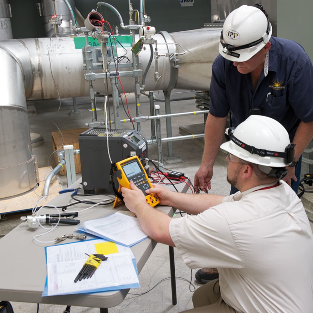 Fluke-754-9143-inuse-1000x1000_2