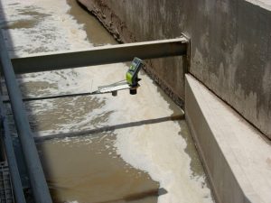 Open-channel-ultrasonic-flow-meter