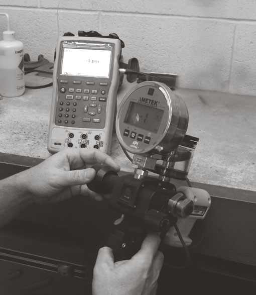 Pressure-gauge-calibration-by-tech